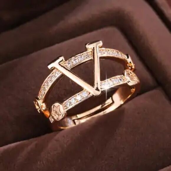 Jewelry - Elegant 18K Gold Plated V Women's Ring